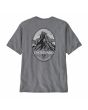 Camiseta de manga corta gris Patagonia Chouinard Crest Pocket Tee para hombre con gráfico de montaña 
