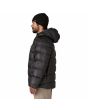 Hombre con Plumífero Patagonia Fitz Roy Down Hoody Negro lateral