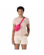 Mujer con Riñonera de bandolera Patagonia Terravia Mini Hip Pack 1L Rosa