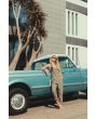 Mujer con Peto Brixton Costa Overall Verde Oliva lifestyle