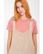Mujer con peto de pana Volcom Stone Street Light Khaki bolsillo delantero