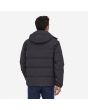 Hombre con Chaqueta de plumón Patagonia Downdrift Jacket negra posterior