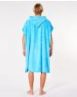 Hombre con poncho cambiador Rip Curl Mix Up Hooded Towel azul posterior