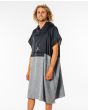 Hombre con Poncho cambiador para Surf Rip Curl Viral Anti-Series Hooded Towel Negro-Gris lateral