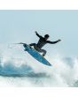 Surfista surfeando con Quillas para tabla de surf Wade Tokoro Performance Core Tri Fins Negras Large action