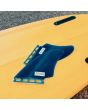 Quillas de Surf Deflow Mid Futures Azules Twin Fin lifestyle