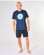 Hombre con camiseta de manga corta Rip Curl Corp Icon Tee azul marino frontal 