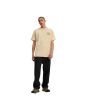Hombre con Camiseta de manga corta Santa Cruz Winkowski 8Baller Trip beige con ilustración grande en la espalda ajuste regular