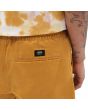 Hombre con pantalón corto holgado elástico Vans Range Salt Wash amarillo bolsillo