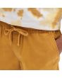 Hombre con pantalón corto holgado elástico Vans Range Salt Wash amarillo cordón