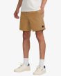 Hombre con pantalón corto elástico RVCA Escape 17'' Camel lateral