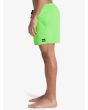 Hombre con Bañador Quiksilver Everyday Solid Volley 15'' Verde Lima lateral