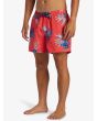 Hombre con bañador Quiksilver Everyday Mix Volley 15'' Cayenne lateral