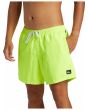 Hombre con Bañador Quiksilver Everyday Solid Volley 15'' Amarillo bolsillo