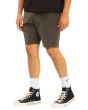 Hombre con Short sumergible Billabong Crossfire Mid Gris izquierda