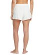 Mujer con pantalón corto de cintura elástica Volcom Sunny Daze Blanco Hueso posterior
