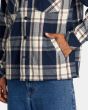 Hombre con Sobrecamisa de franela RVCA Flight Risk Shirt Jacket Azul a cuadros bolsillo