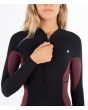 Mujer con traje de neopreno de primavera Hurley Advantage 2/2mm negro cierre