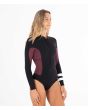 Mujer con traje de neopreno de primavera Hurley Advantage 2/2mm negro derecha