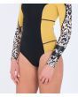 Mujer con traje de surf de primavera Hurley Advantage 2/2mm con cremallera frontal amarillo y negro mangas