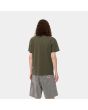 Hombre con camiseta orgánica de manga corta Carhartt WIP American Script Plant Verde espalda