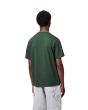 Hombre con Camiseta de manga corta Carhartt WIP Script Verde Sicomoro con logo morado posterior