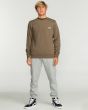 Hombre con sudadera Billabong Arch marrón frontal