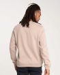 Hombre con sudadera polar Hurley One and Only Seasonal Crew beige posterior