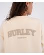 Mujer con sudadera Hurley Stadium Beige estampado acolchado espalda