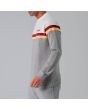 Hombre con sudadera Lightning Bolt Color Block blanca y gris lateral