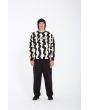 Hombre con Sudadera de forro polar Volcom Obtic blanca y negra frontal