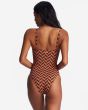 Mujer con bañador entero Billabong Cross Step Brick posterior