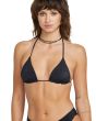 Mujer con Top de Bikini halter Volcom Simply sin costuras color negro triangular
