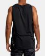 Hombre con Camiseta sin mangas deportiva Rvca Sport Vent negra espalda
