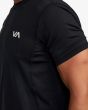 Hombre con Top de manga corta RVCA VA Sport Vent Negro malla transpirable