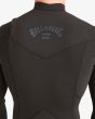 Hombre con traje de surf con cremallera en el pecho Billabong Absolute 4/3mm negro espalda