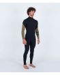 Hombre con traje de neopreno con cremallera en el pecho Hurley Air Toledo 2/2mm Panther derecha