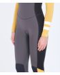 Mujer con traje de surf con cremallera en el pecho Hurley Advantage 4/3mm Marigold amarillo y gris mangas