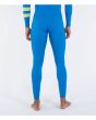 Hombre con traje de surf Hurley Air 4/3mm Fullsuit Azul Lagoon piernas