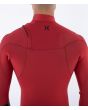 Hombre con traje de Neopreno con cremallera en el pecho Hurley Air 4/3mm Rojo espalda