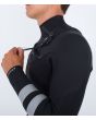 Hombre con traje de neopreno con cremallera en el pecho Hurley Advant 4/3mm Fullsuit negro gancho llaves