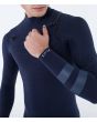 Hombre con Traje de neopreno con cremallera en el pecho Hurley PLUS 4/3mm Fullsuit Azul Total Eclipse ajuste