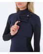 Mujer con traje de surf con cremallera en el pecho Hurley Plus 4/3mm azul marino bolsillo llaves