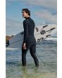 Hombre con Traje de surf con cremallera en el pecho O'Neill Hyperfreak Fire 4/3mm Plus negro lifestyle 