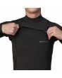 Hombre con traje de surf con cremallera frontal Patagonia R3 Yulex Regulator Negro Front Zip