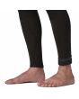 Hombre con traje de surf con cremallera frontal Patagonia R3 Yulex Regulator Negro tobillos sellados