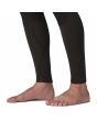 Hombre con traje de surf con cremallera frontal Patagonia R3 Yulex Regulator Negro tobillos
