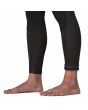 Mujer con Traje de Surf con cremallera en el pecho Patagonia W's R2 Yulex Regulator Front Zip Full Suit Negro tobillos sellados