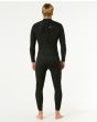 Hombre con Traje de neopreno Rip Curl Dawn Patrol 4/3mm Back Zip en color negro posterior