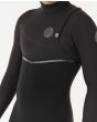Hombre con traje de surf sin cremallera Rip Curl E-Bomb 5/3mm Negro costuras GBS